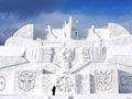 变形金刚降临雪城 看岛国人民建造的巨大雪雕
