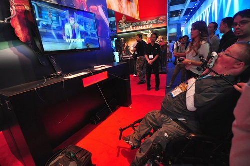 身残志坚正能量！残疾玩家E3展用嘴玩《死或生5》
