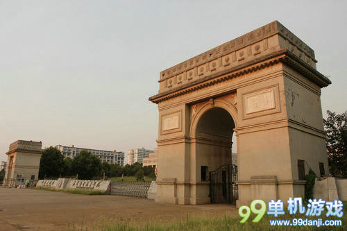 山寨无处不在 武汉一大学仿造各国著名建筑