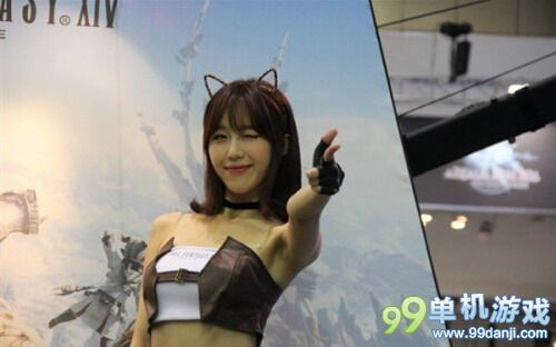 Gstar游戏展开幕 韩国孪生猫女狂吸睛！