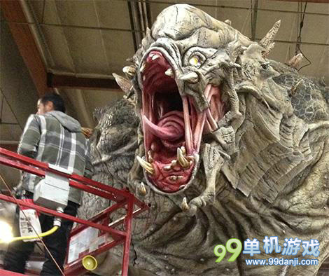 《进化》9米高怪兽模型现身PAX East展会现场