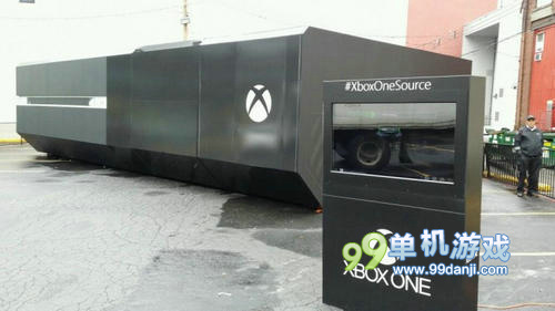 巨型XboxOne现身加拿大 内藏《丧尸围城3》丧尸大军