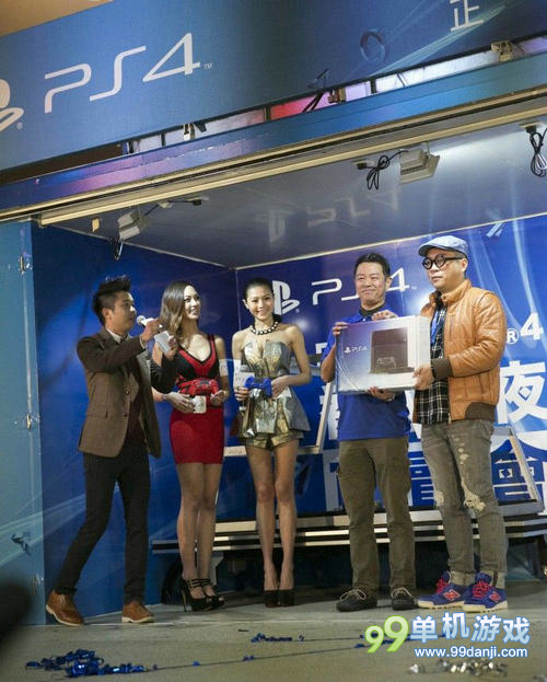 PS4香港午夜首卖会影像 美女妹子很多很赞