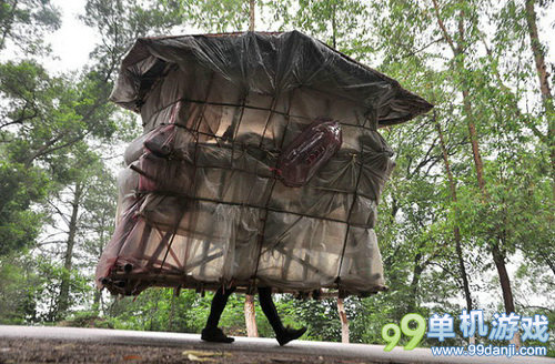 真正的现实版蜗居 中国男子五年时间打造移动房屋