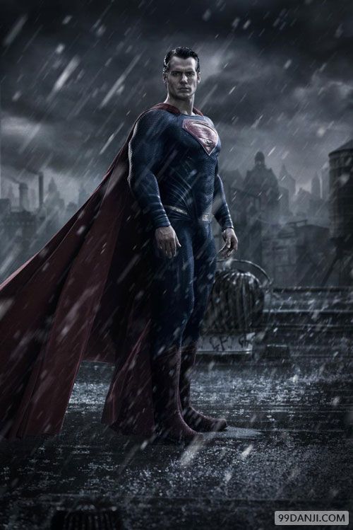 《蝙蝠侠大战超人》公布新剧照 超人雨夜降临哥谭市