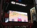 真的玩家敢在时代广场大屏幕上玩赛车游戏
