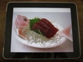 蛋疼奇葩的日本宅男用iPad当餐盘 吃寿司拌咖喱